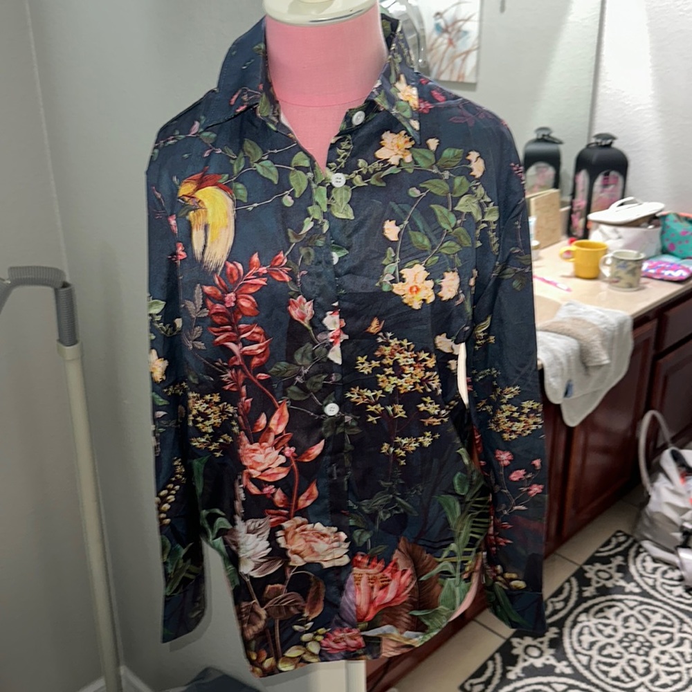Floral Button down silk like top size small